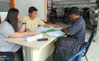 peserta Panwaslu existing menyerahkan berkas di Sekretariat Bawaslu Kab Kep Mentawai